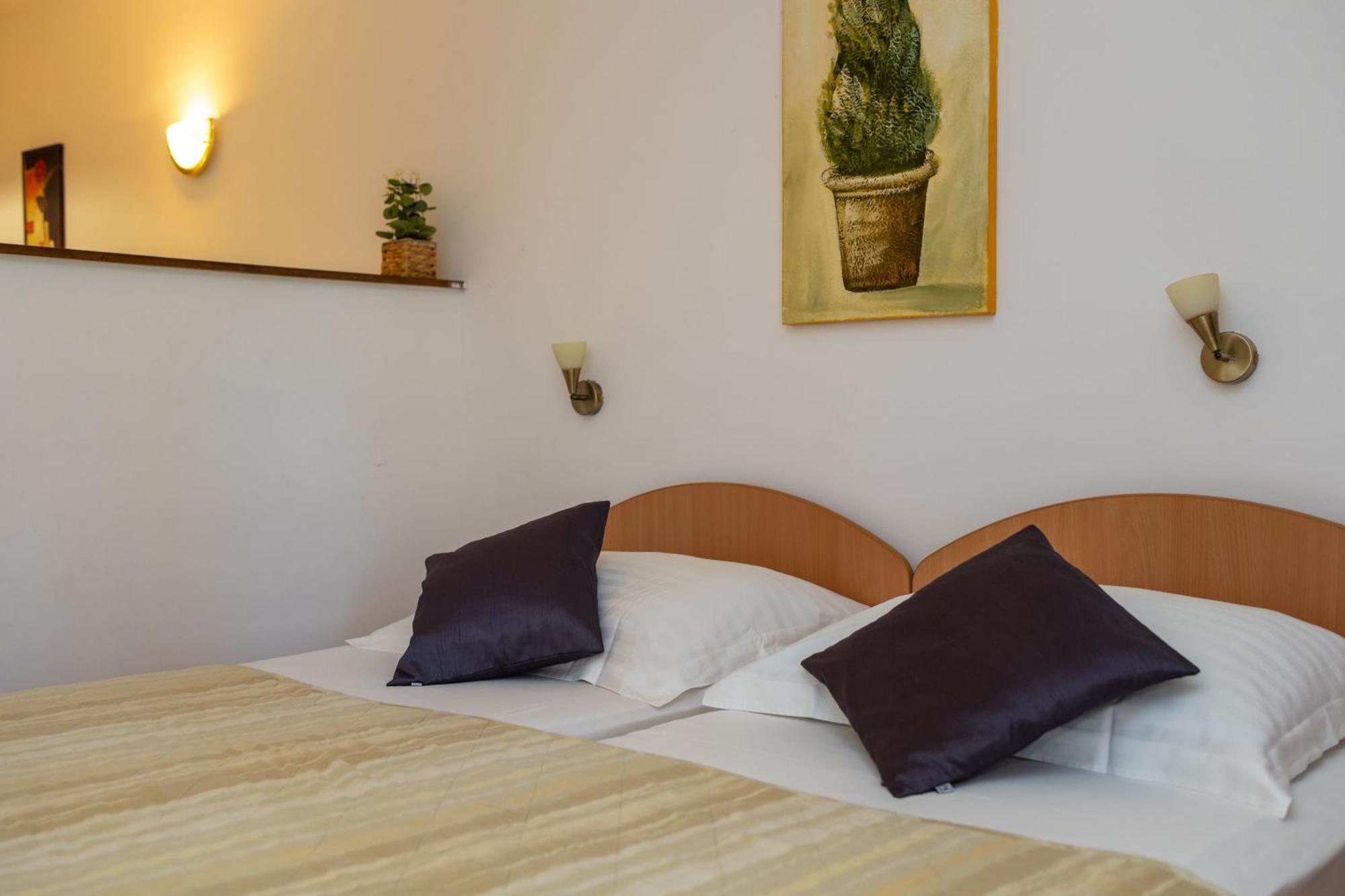 Premium Apartments - Lavica Beach Podstrana Exterior foto